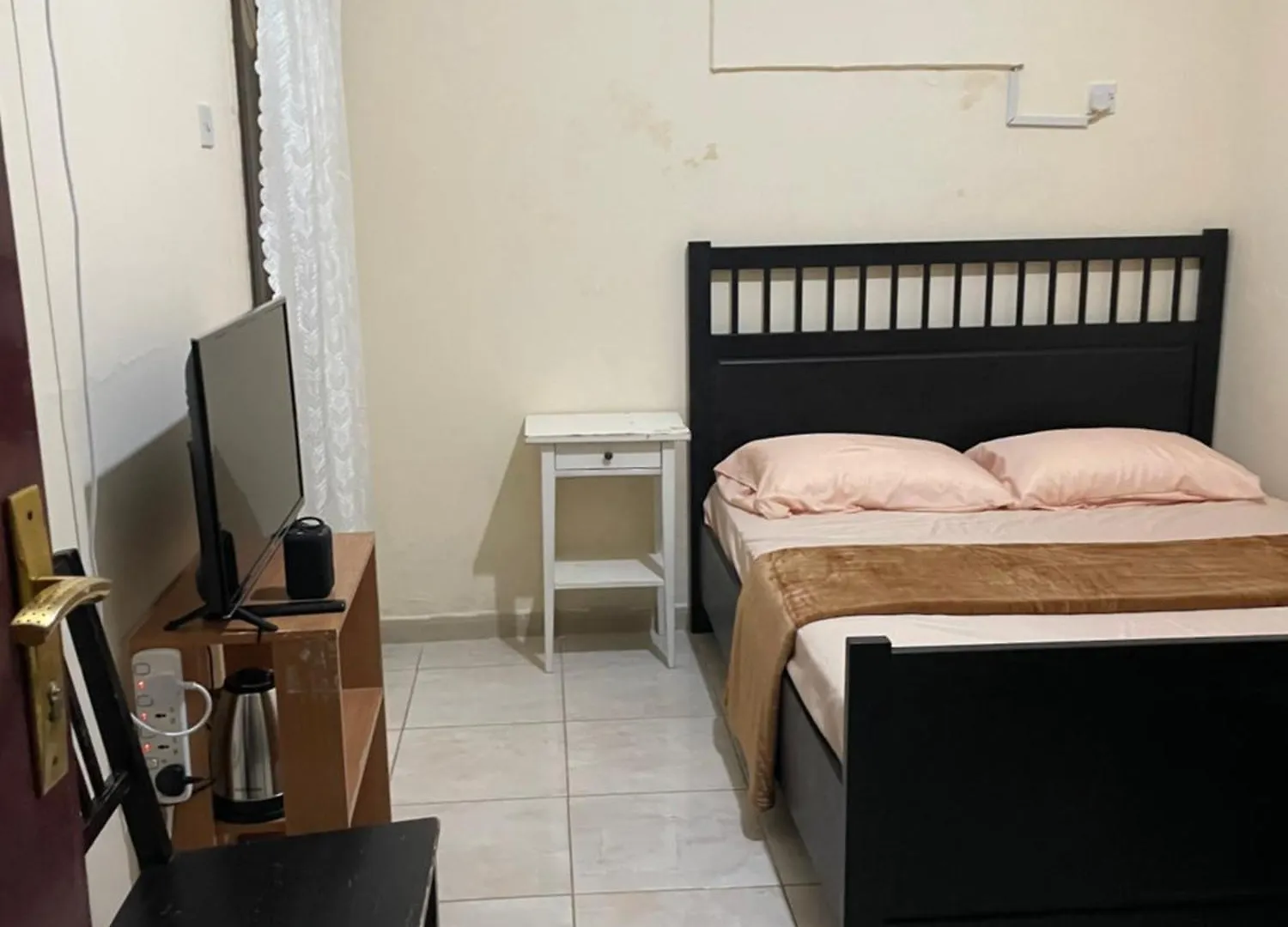 Homestay One Private Room For Two In An Apartment Abu Dhabi