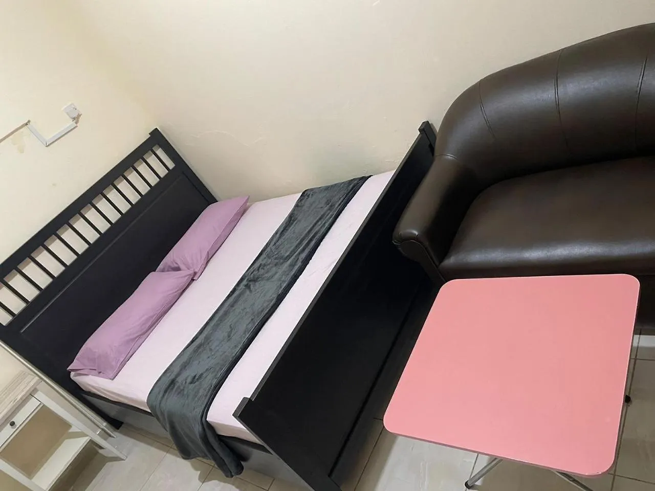One Private Room For Two In An Apartment Abu Dhabi